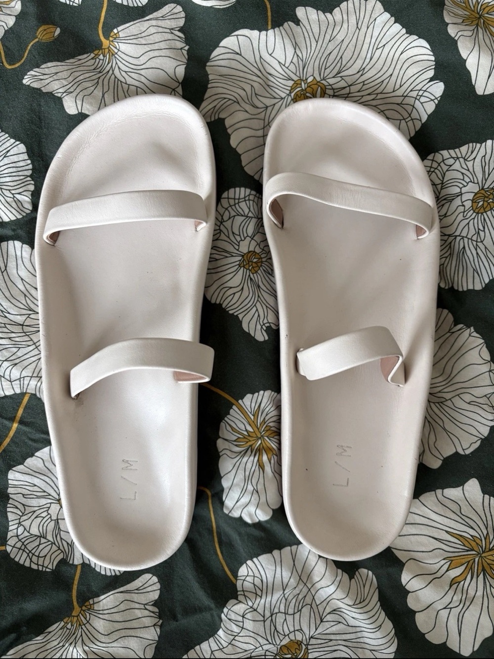 Lauren Manoogian | Line Sandal in cream 
EU 40 US 9